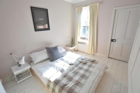 Bedroom 2.JPG