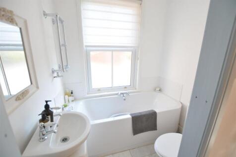 Bathroom.JPG
