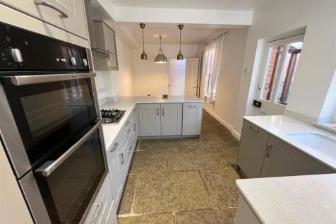 3. Kitchen.jpg
