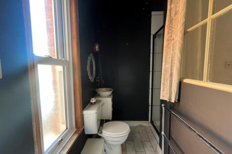 Ensuite 2.jpg
