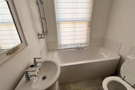 Ensuite 3.jpg