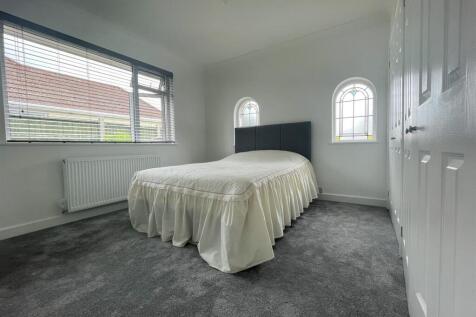 Bed 2a.jpg