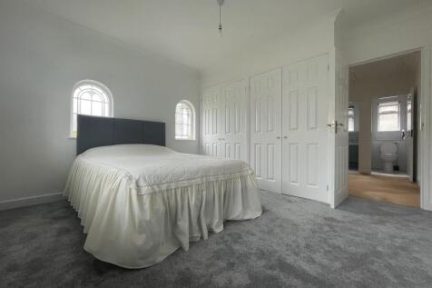 Bed 2.jpg