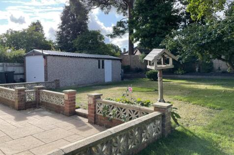 Rear garden 2.jpg