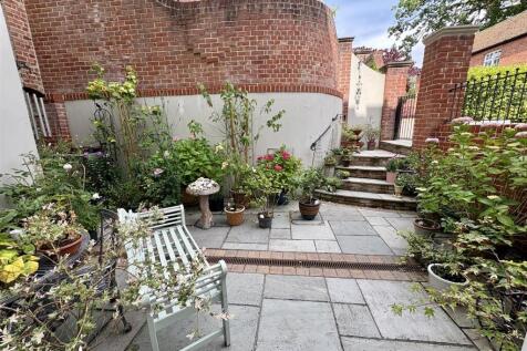 11. garden.jpg