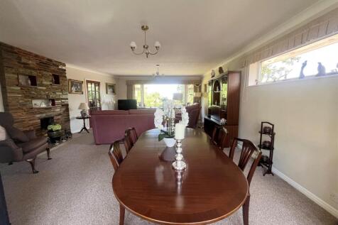 Living room 2.jpg