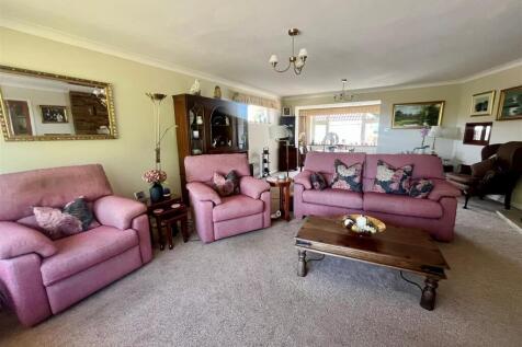 Living room 3.jpg