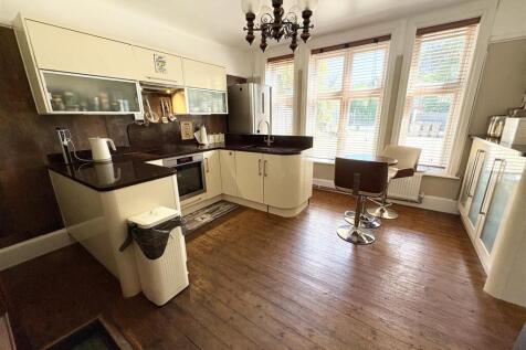 2. kitchen.jpg