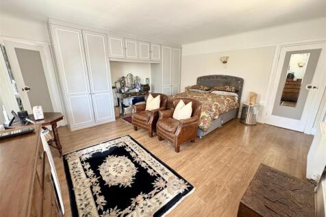 7. bed1b.jpg