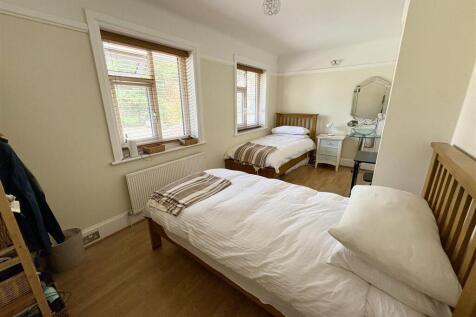 9. bed3.jpg