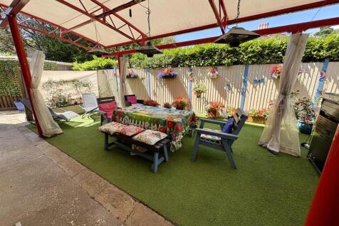 11. rear garden.jpg