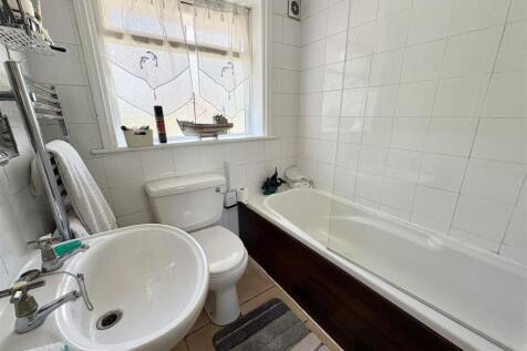 ensuite b1.jpg