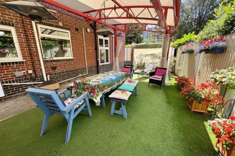 rear garden2.jpg