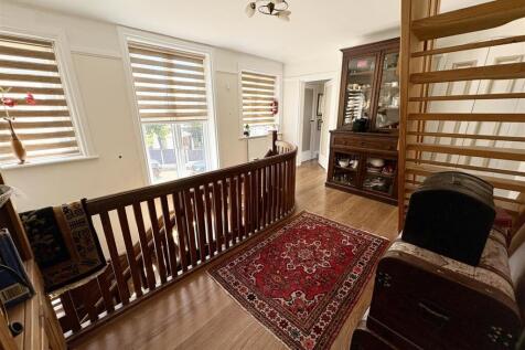 stairs landing2.jpg