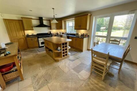 3. kitchen.JPEG