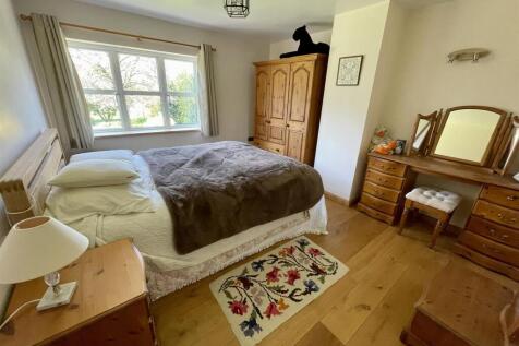8. bed2.JPEG