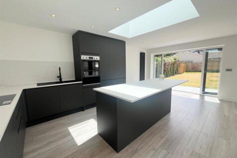 2. Kitchen.jpg