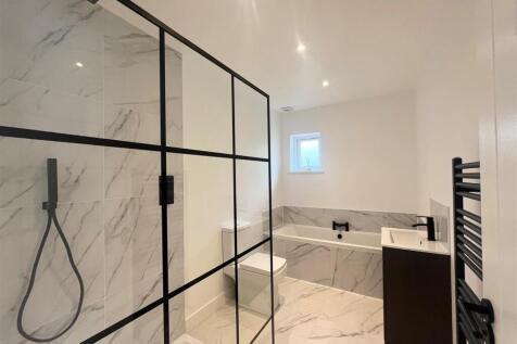 10. Family Bath.jpg