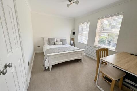 8. bed3.jpg