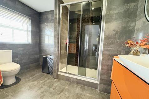 ensuite bed1.jpg