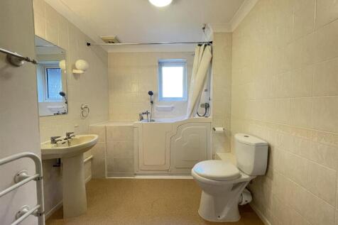 Bathroom.jpg