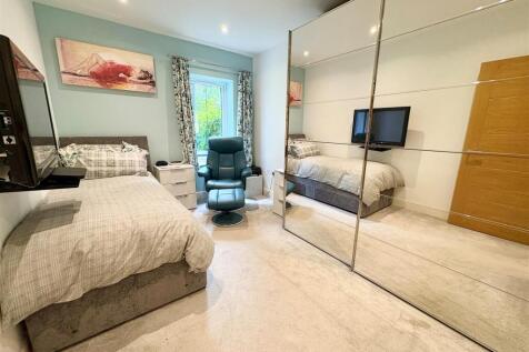7. bed2.jpg