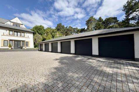 10. garage.jpg