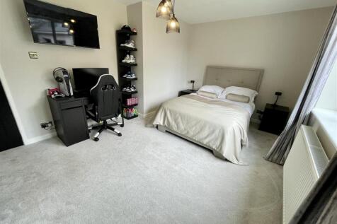 8. bed2b.jpg