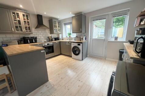 2. Kitchen 3.jpg