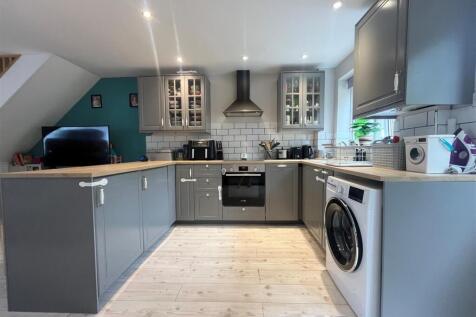 Kitchen 2.jpg