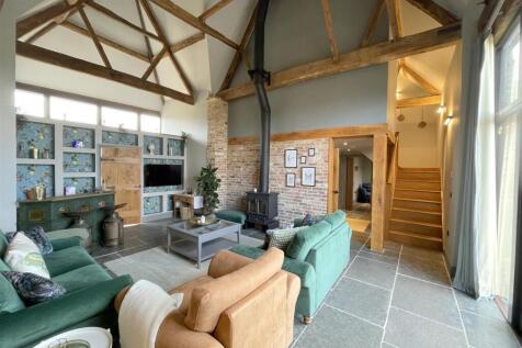 Living room 4.jpg
