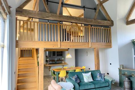 Living room 5.jpg