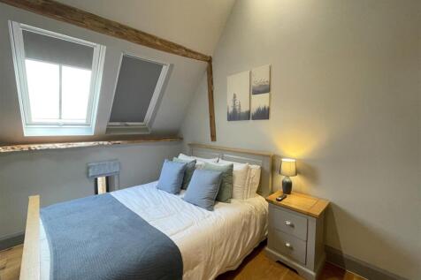 Bed 2.jpg