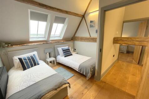 Bed 3.jpg