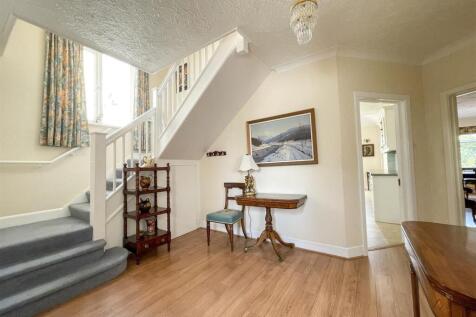 Entrance hall.jpg