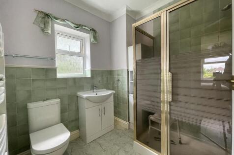 Ensuite shower.jpg