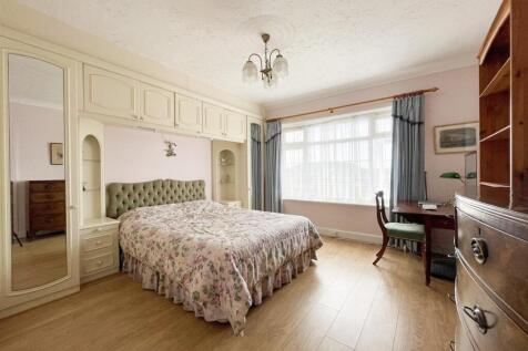 Bed 2.jpg