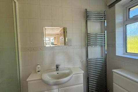 ensuite.jpg