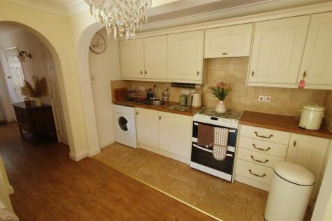 7. Annexe kitchen.jpg