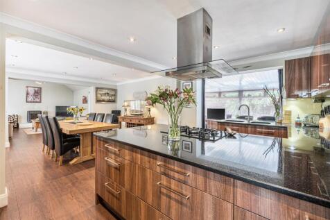 3 Kitchen Dining.jpg