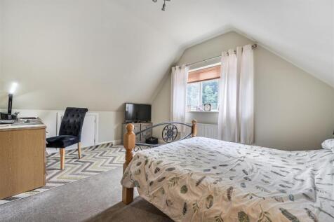 6 Bedroom 1.jpg