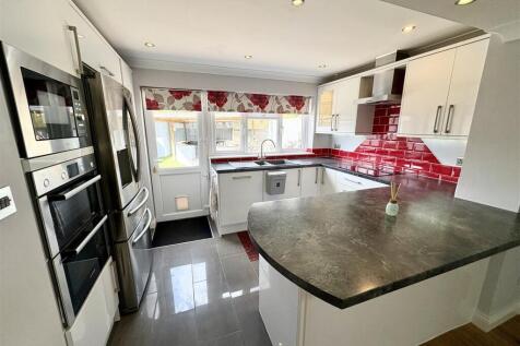 2. kitchen.jpg