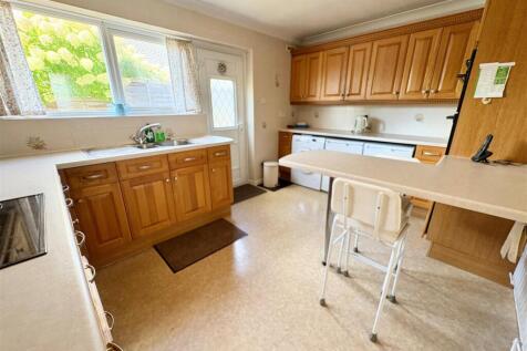 2. kitchen2.jpg