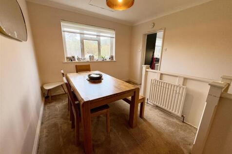 5. dining area 2.jpg