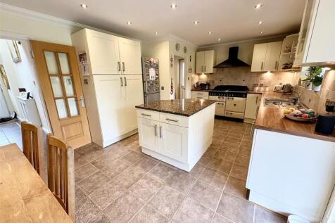 2. kitchen diner2.jpg