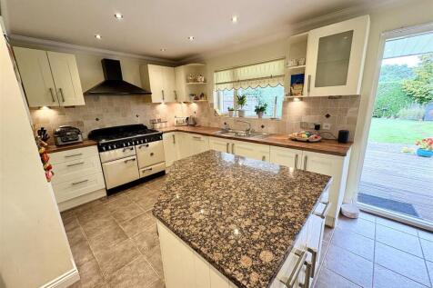 kitchen 2.jpg