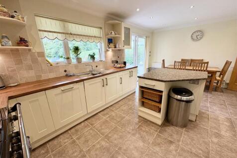 kitchen 4.jpg