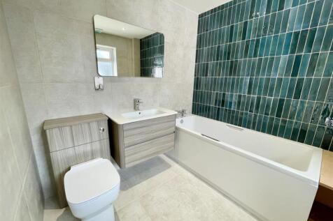 6. bathroom (1).jpg