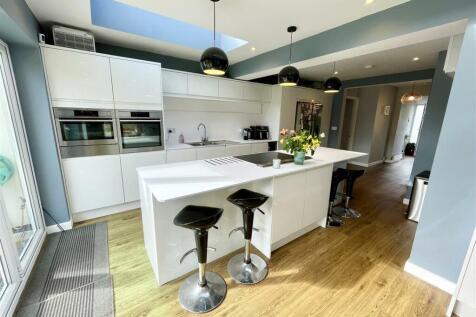 2. kitchen.jpg
