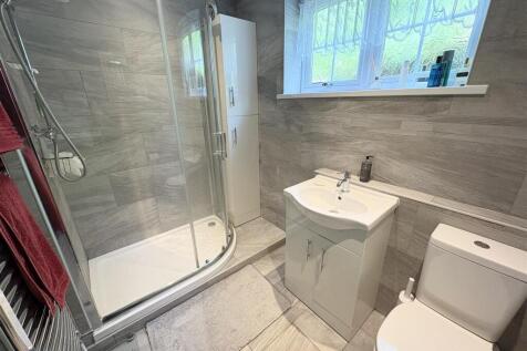 ensuite.jpg